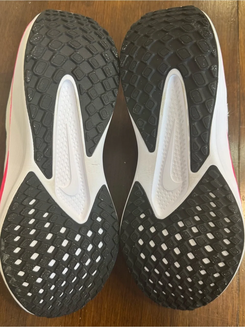 Nike Quest 6 Retro Women's Athletic Running Gym Low Top Sneaker Pink/White 10.5
